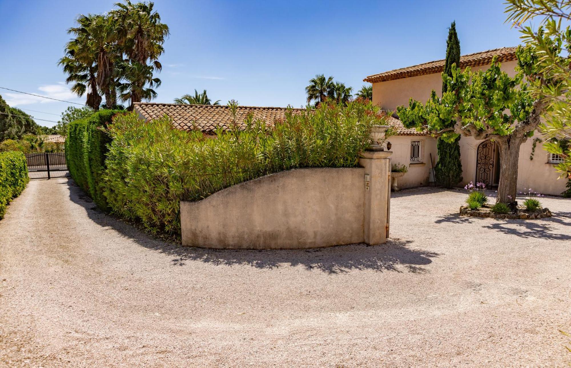 Superbe Villa, Piscine Chauffee, Jardin, Climatisee, Proche Du Village Le Plan-de-la-Tour エクステリア 写真